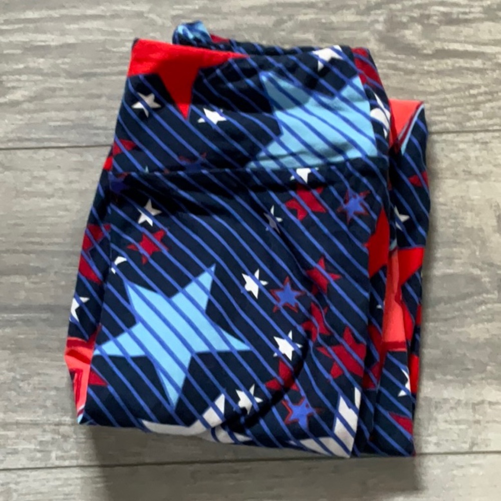 Lularoe blue leggings with stars